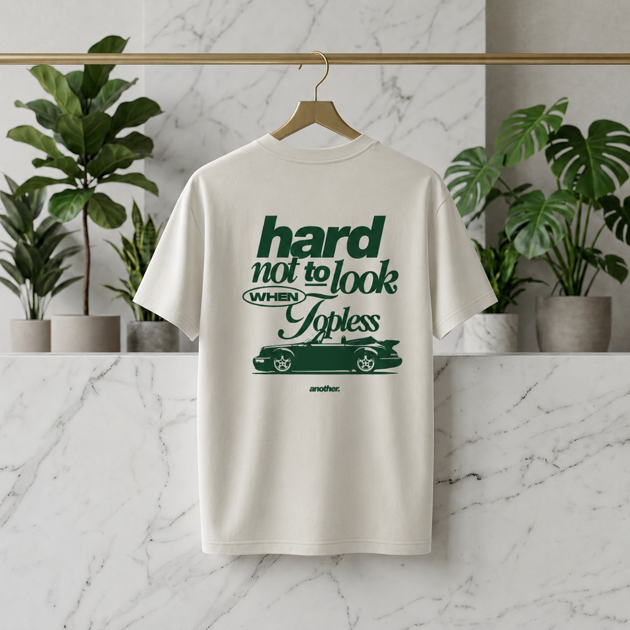 Camiseta Beige "Hard Not To Look When Topless"