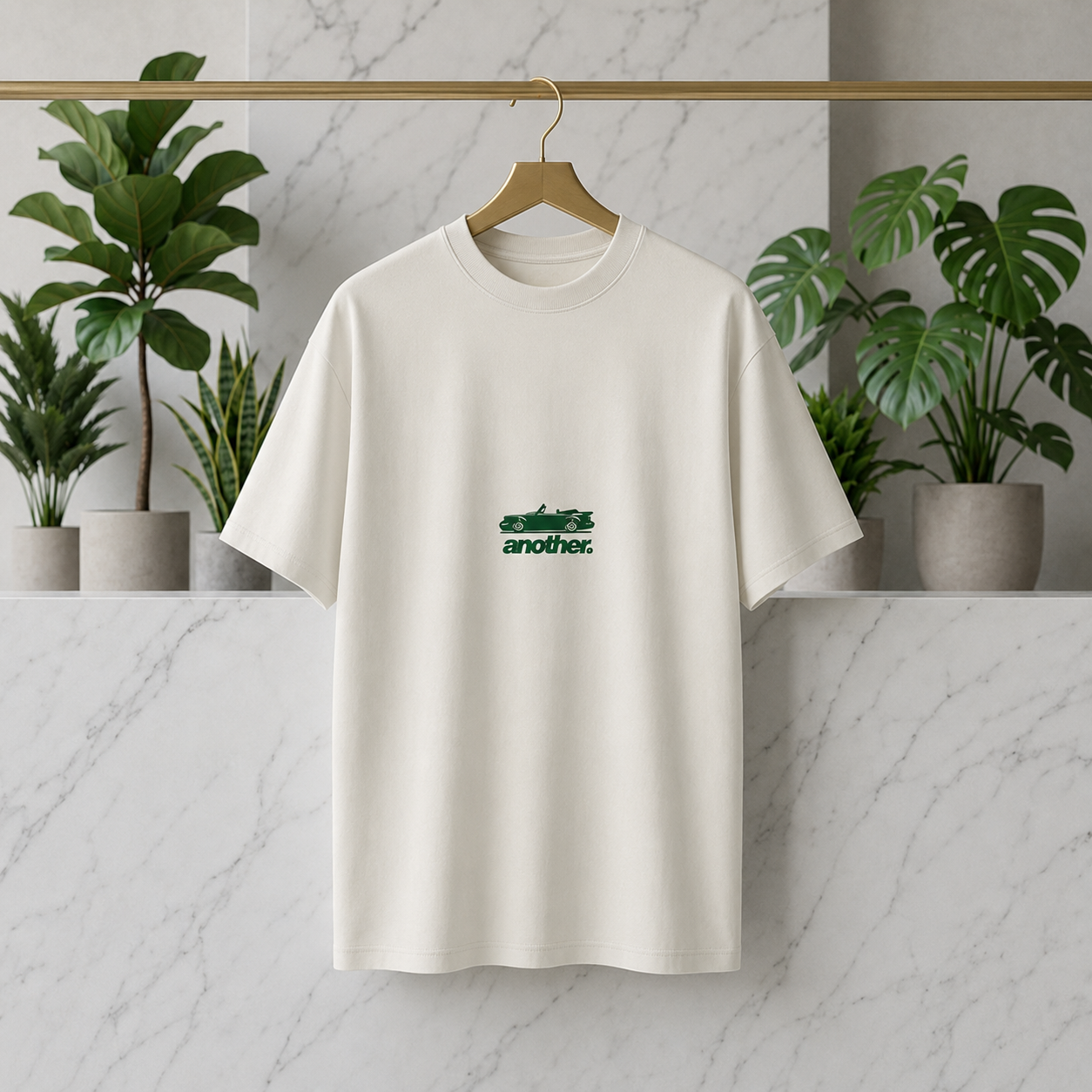 Camiseta Beige "Hard Not To Look When Topless"